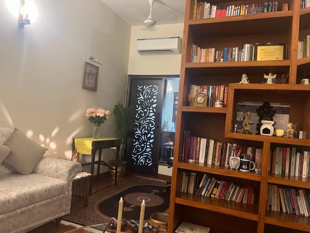 Books and seating in the consultation room